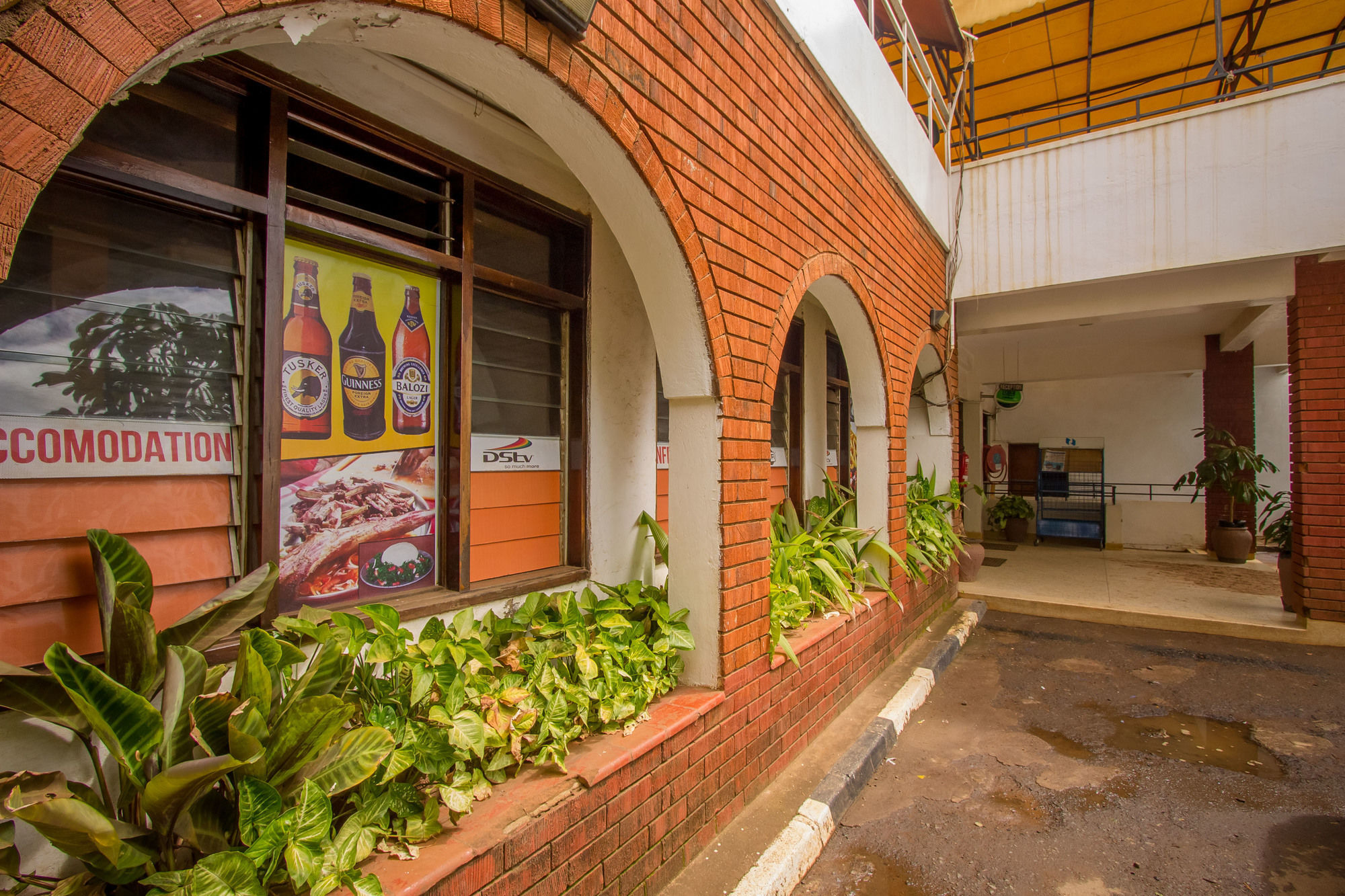 Meru Safari Hotel Exterior foto