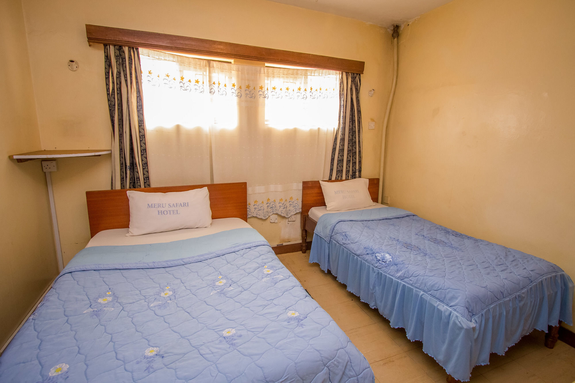 Meru Safari Hotel Exterior foto